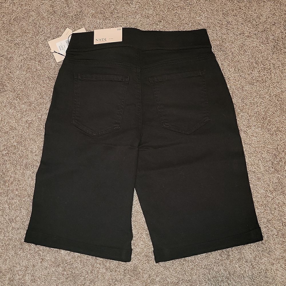 NYDJ Black Pull On Denim Stretch Lift Tuck Technology Stretch Shorts New Sz 00